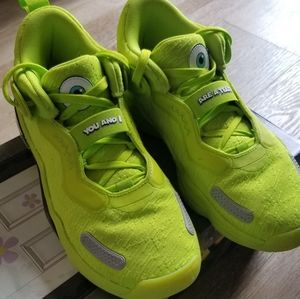 Kid's basketball shoes